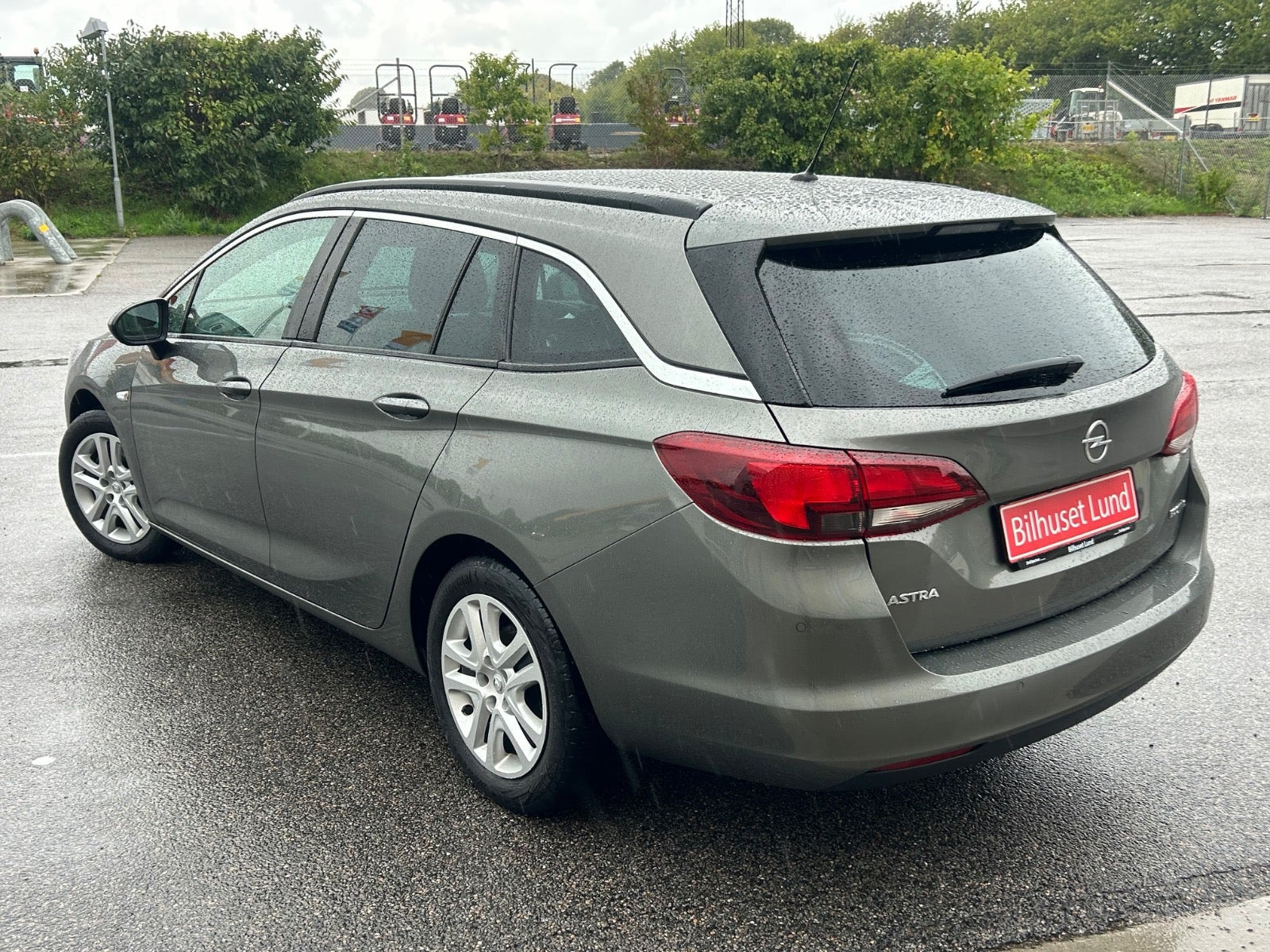 Grå Opel Astra fra 2019