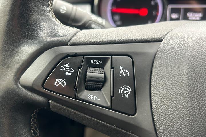 Grå Opel Astra fra 2019