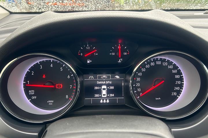 Grå Opel Astra fra 2019