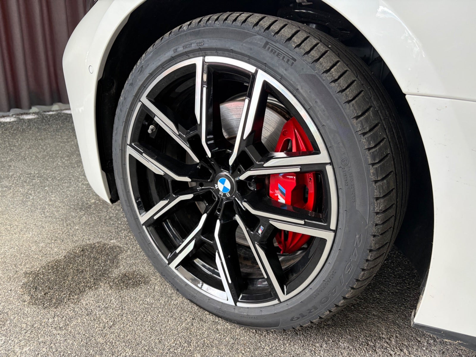 Rød BMW i4 fra 2025