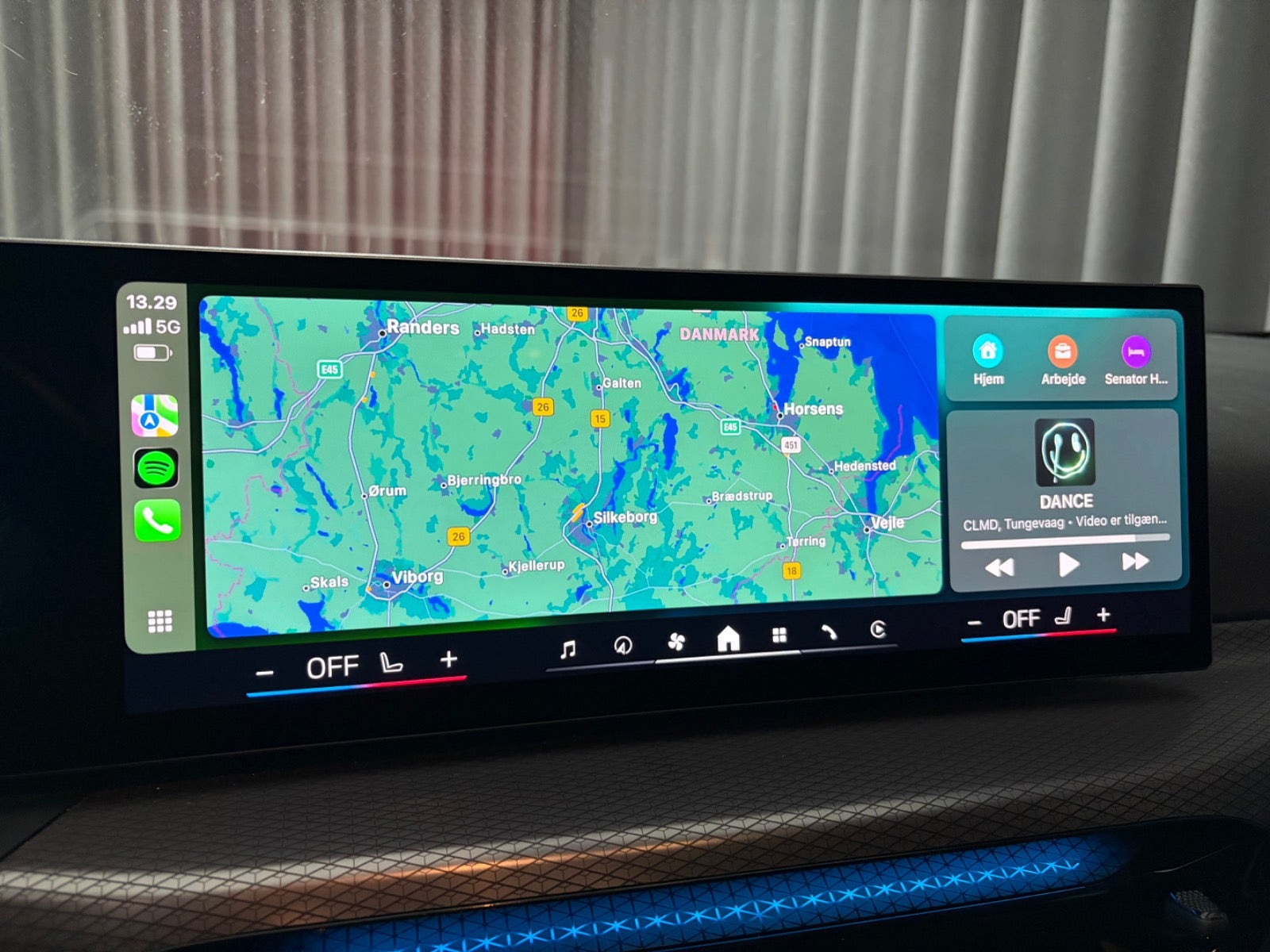 Rød BMW i4 fra 2025