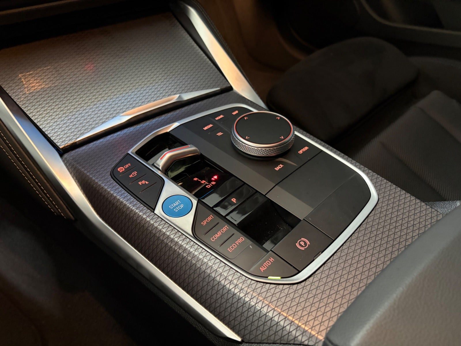 Rød BMW i4 fra 2025