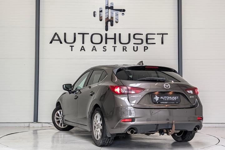 Brun Mazda 3 fra 2017