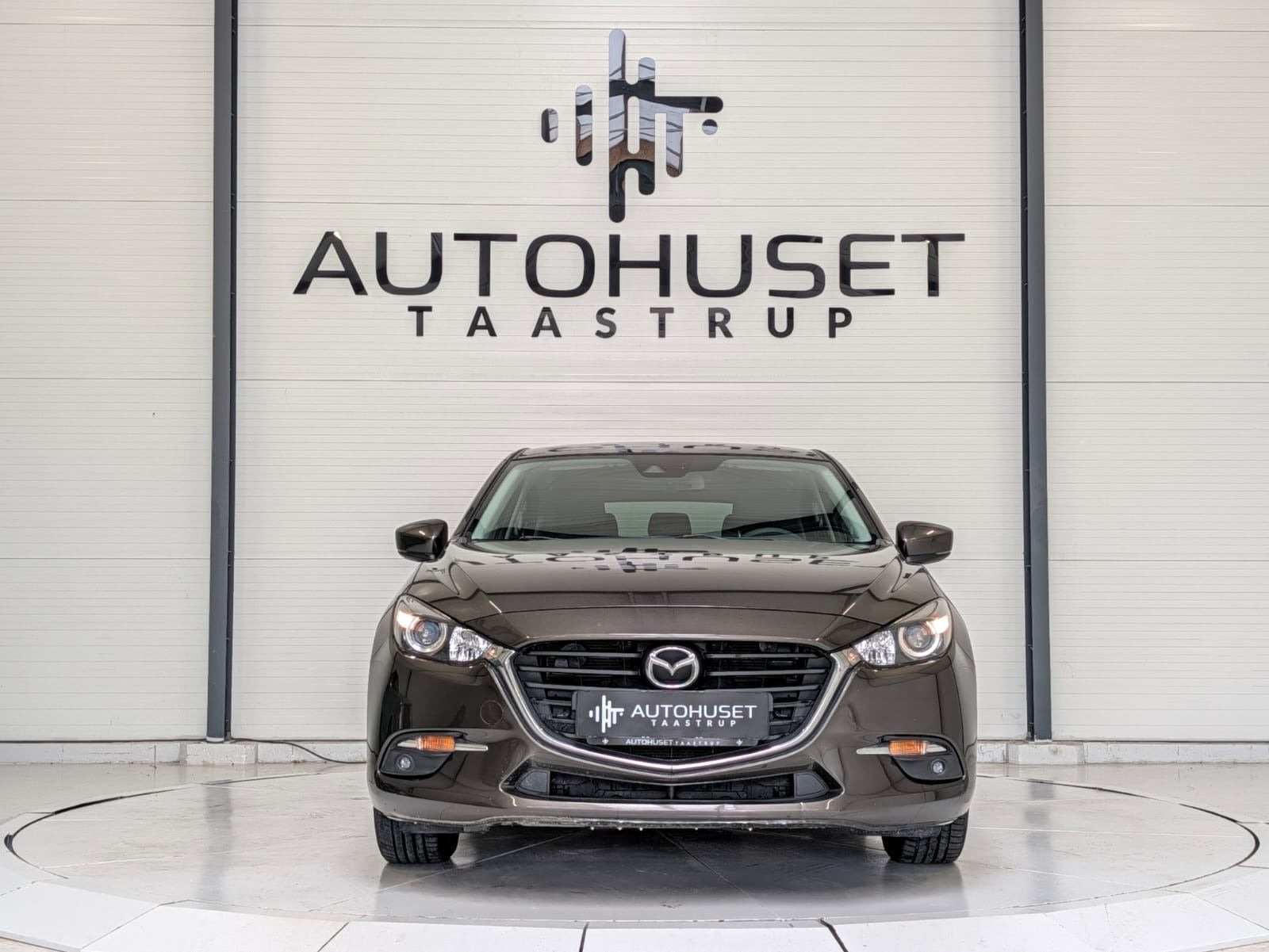 Brun Mazda 3 fra 2017