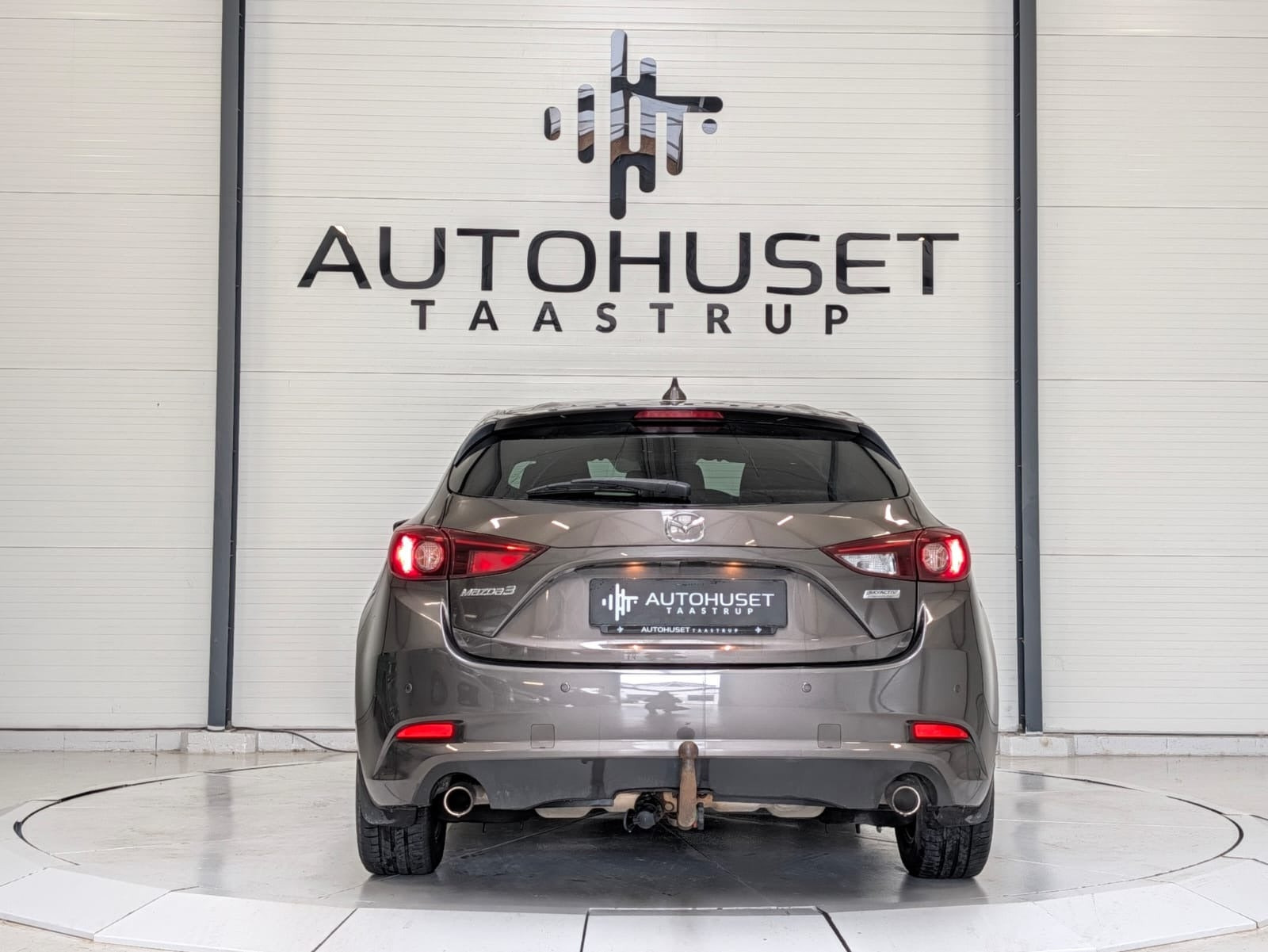 Brun Mazda 3 fra 2017