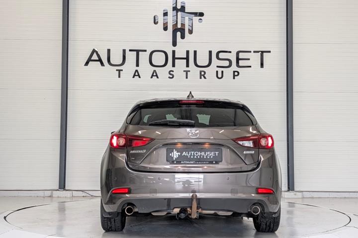 Brun Mazda 3 fra 2017