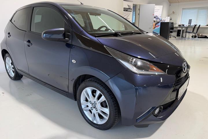 Blå Toyota Aygo fra 2015