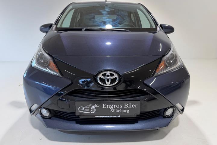 Blå Toyota Aygo fra 2015