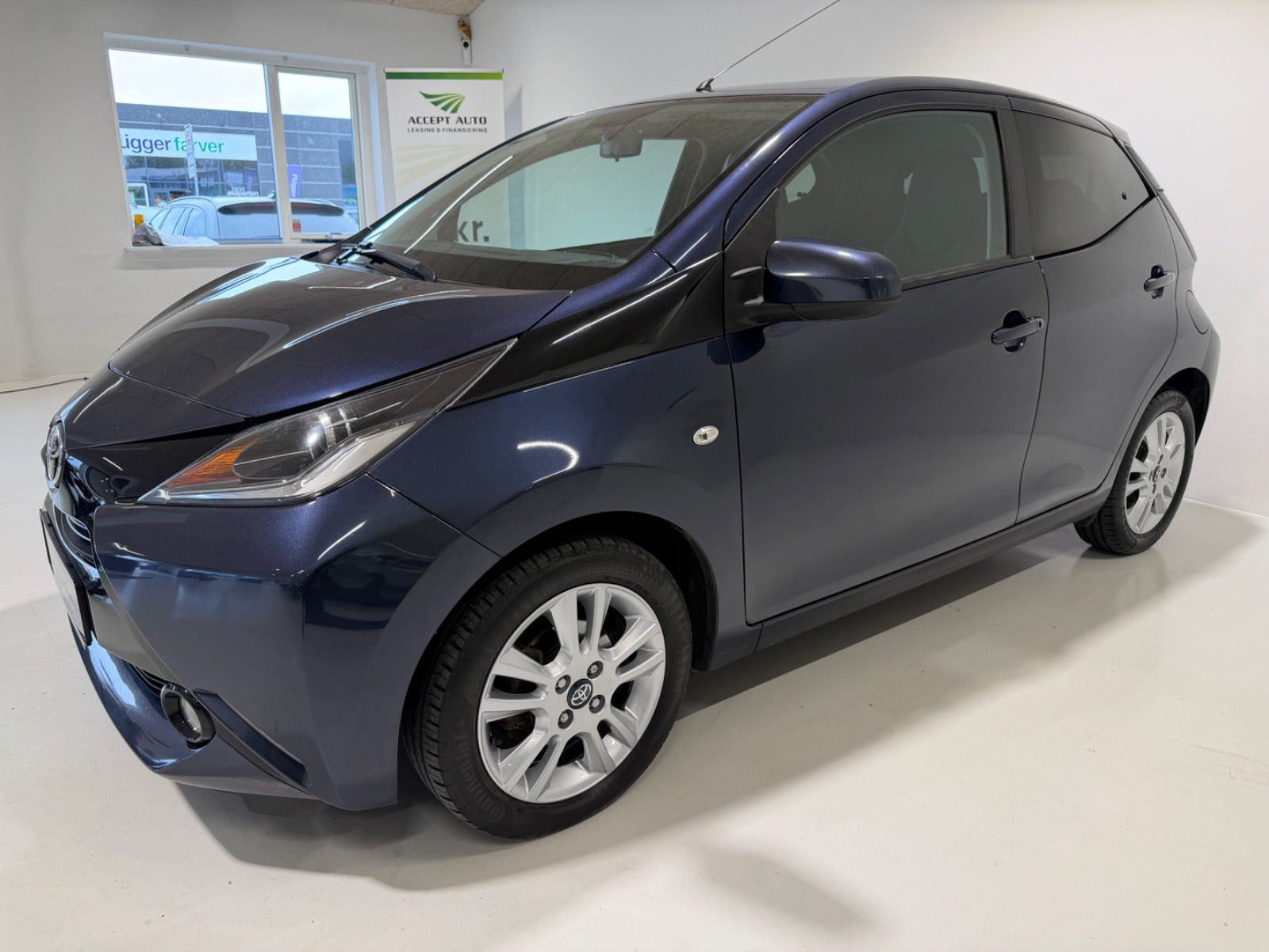 Blå Toyota Aygo fra 2015