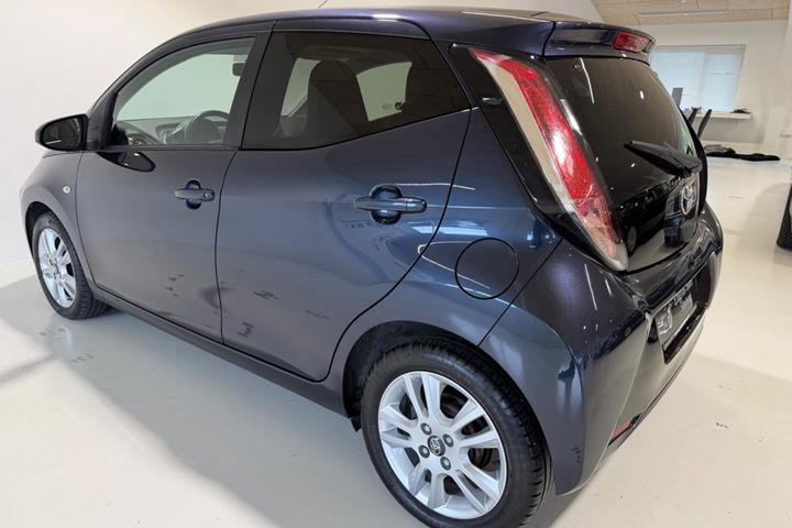 Blå Toyota Aygo fra 2015
