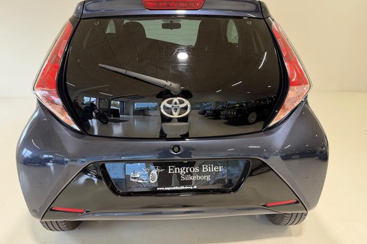 Blå Toyota Aygo fra 2015