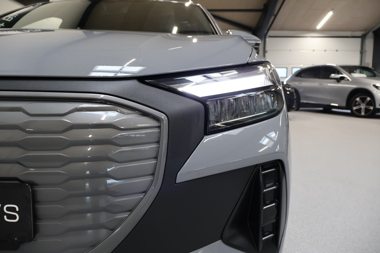 Grå Audi Q4 e-tron fra 2021
