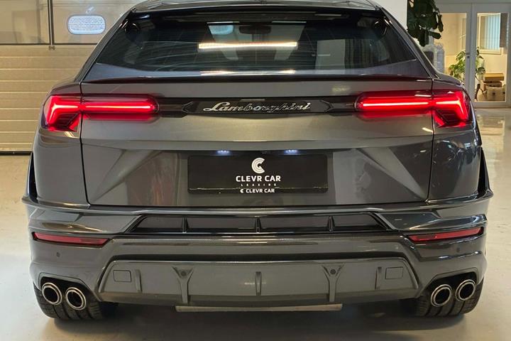Grå Lamborghini Urus fra 2023