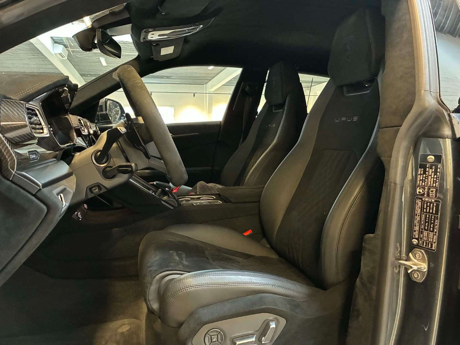 Grå Lamborghini Urus fra 2023