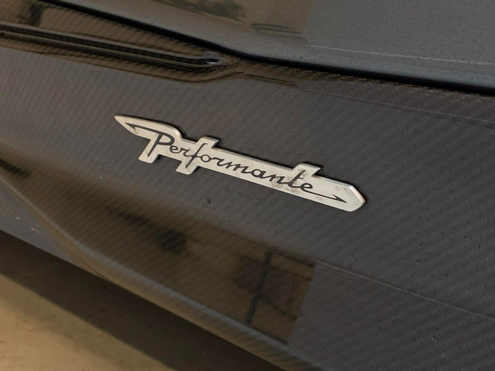 Grå Lamborghini Urus fra 2023