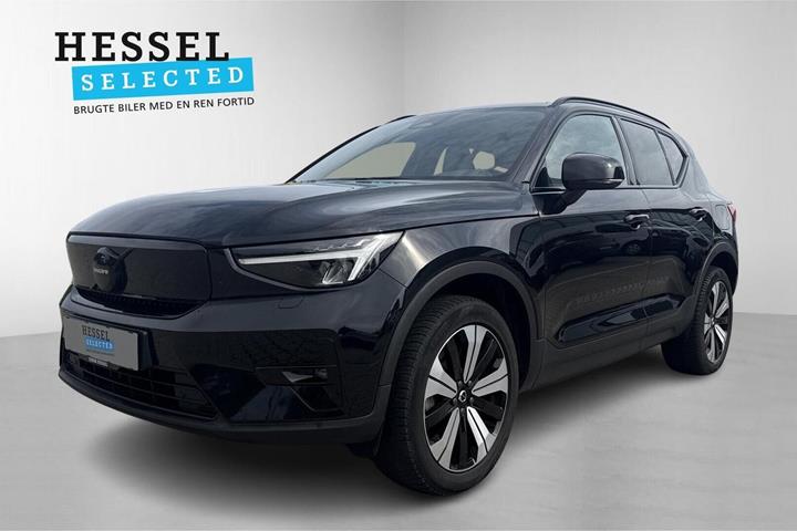 Sort Volvo XC40 fra 2023 set udefra