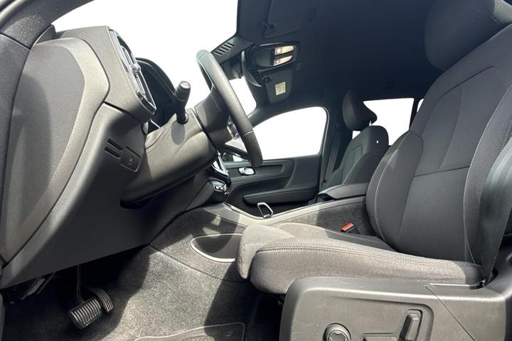 Sort Volvo XC40 fra 2023
