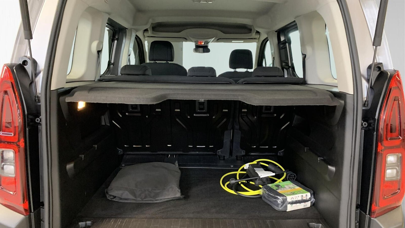 Sølv Citroën ë-Berlingo fra 2025