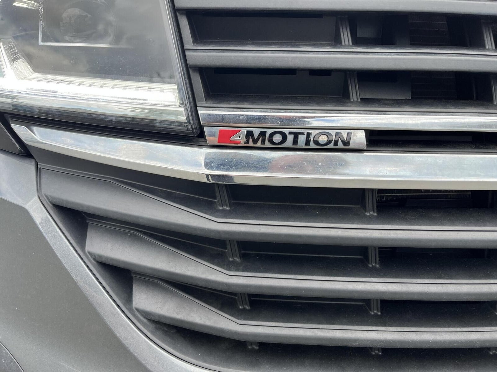 Grå VW Transporter fra 2021
