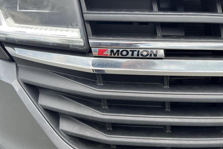 Grå VW Transporter fra 2021