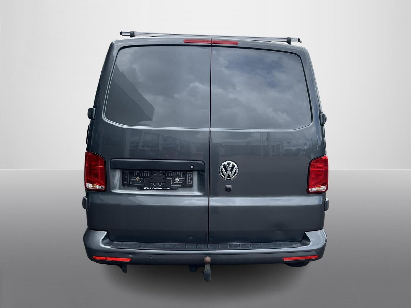 Grå VW Transporter fra 2021