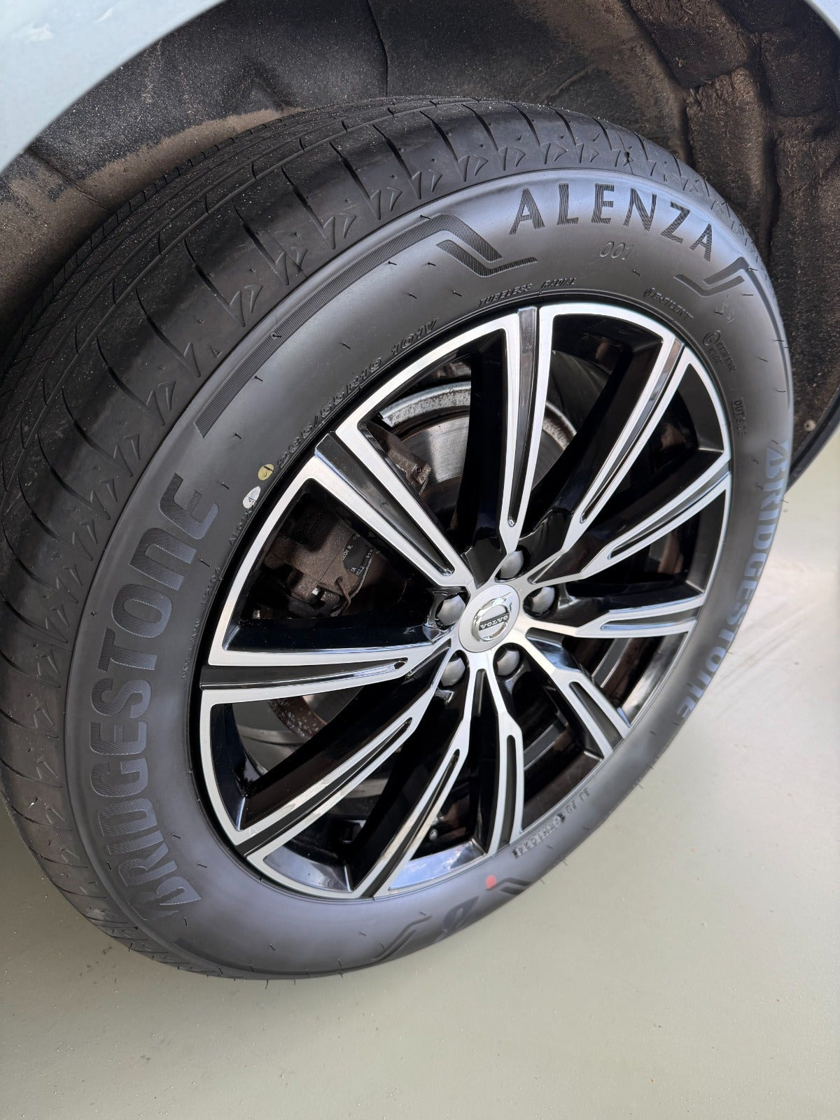 Grå Volvo XC60 fra 2019