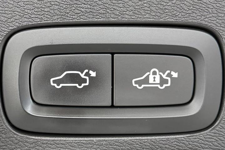 Grå Volvo XC60 fra 2019