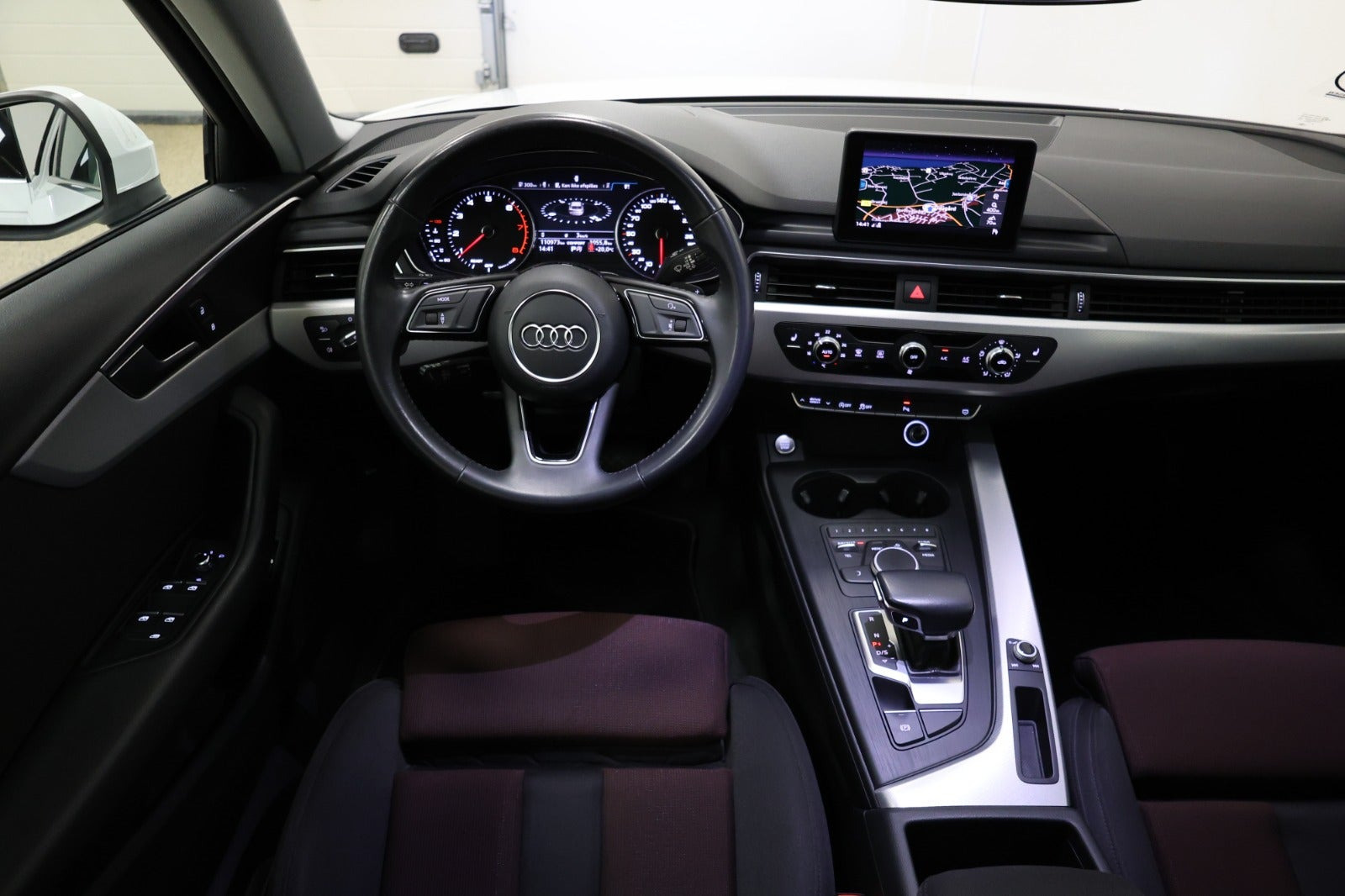 Hvid Audi A4 fra 2019
