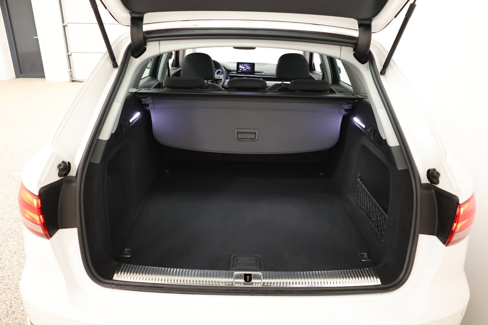 Hvid Audi A4 fra 2019