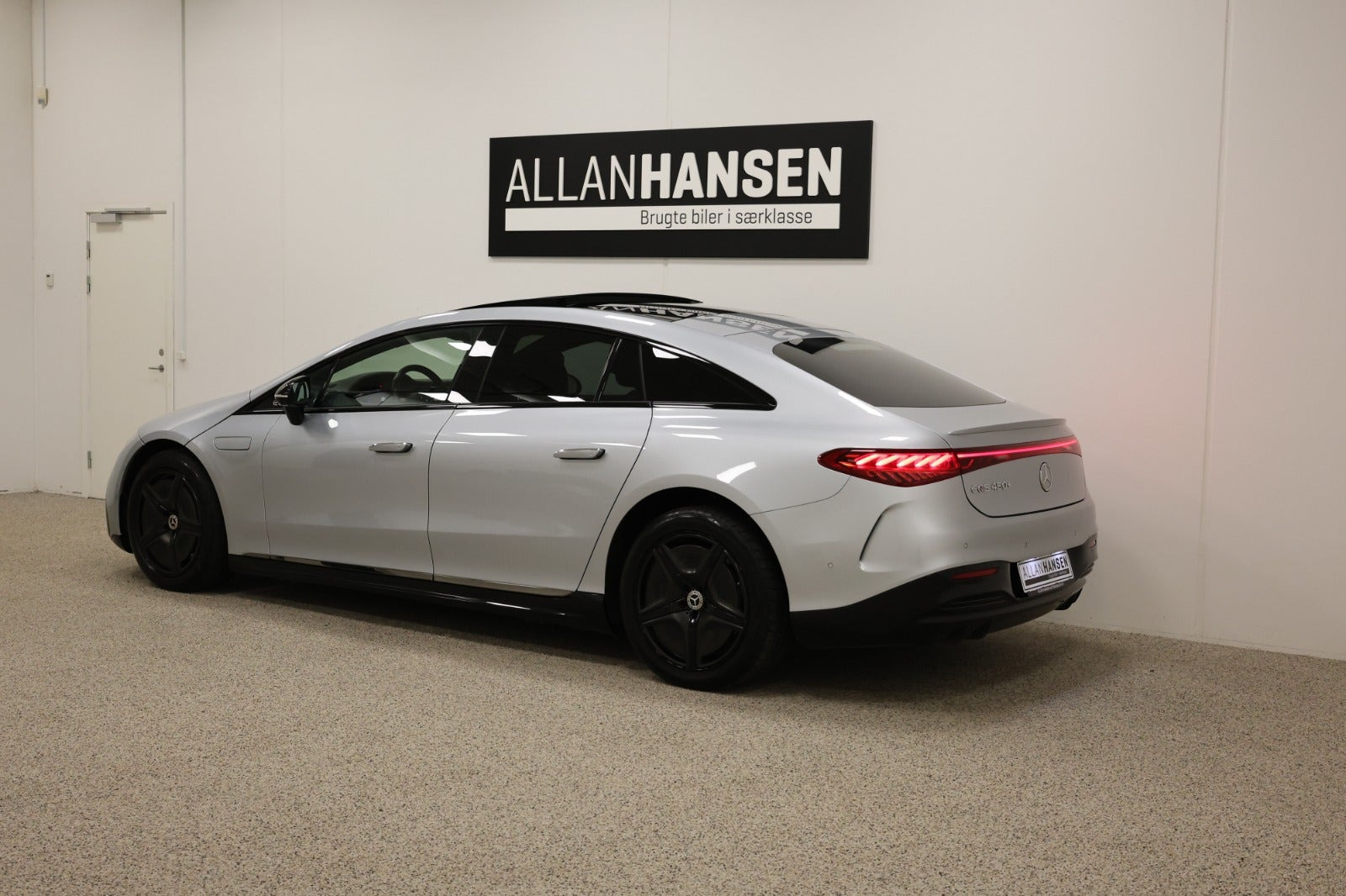 Sølv Mercedes EQS450+ fra 2022