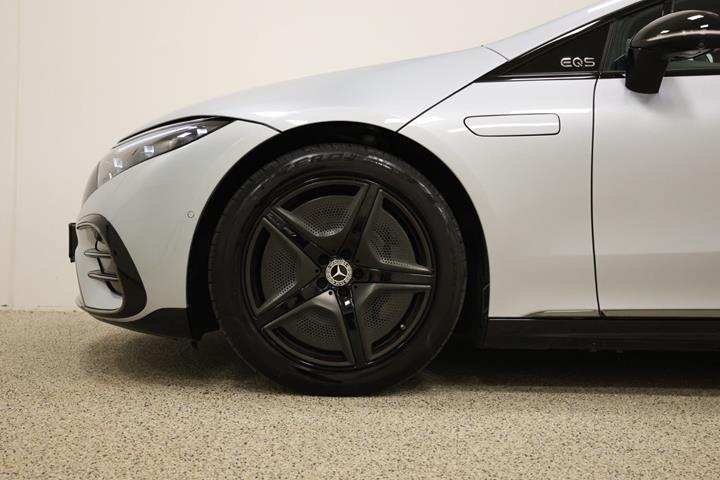 Sølv Mercedes EQS450+ fra 2022
