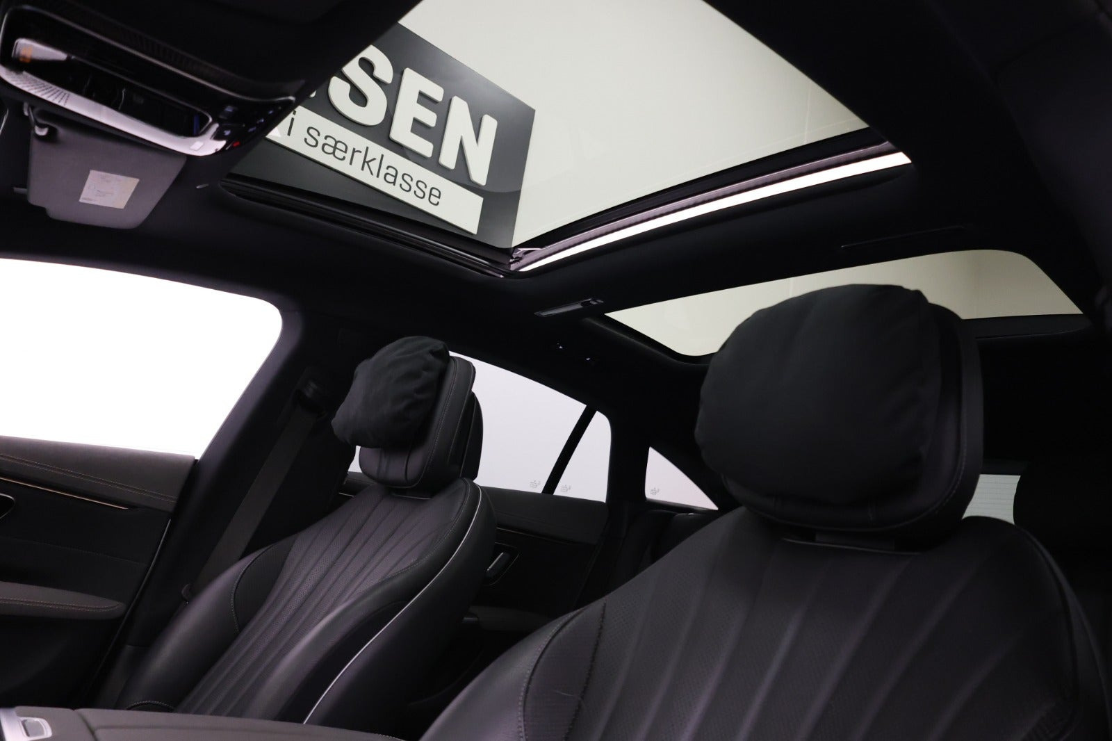 Sølv Mercedes EQS450+ fra 2022