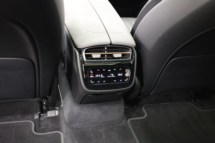 Sølv Mercedes EQS450+ fra 2022