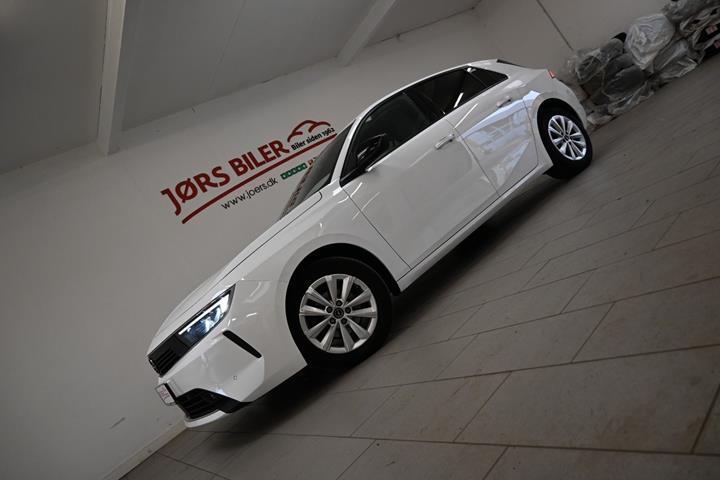 Hvid Opel Astra fra 2022