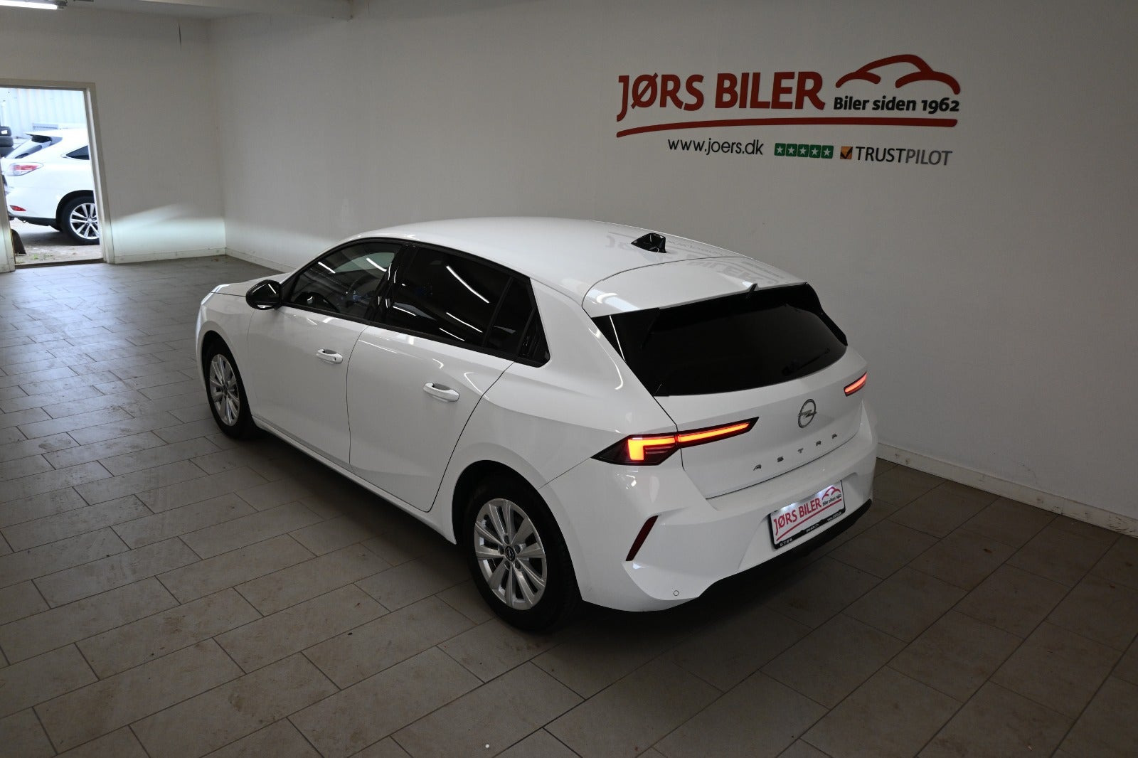 Hvid Opel Astra fra 2022