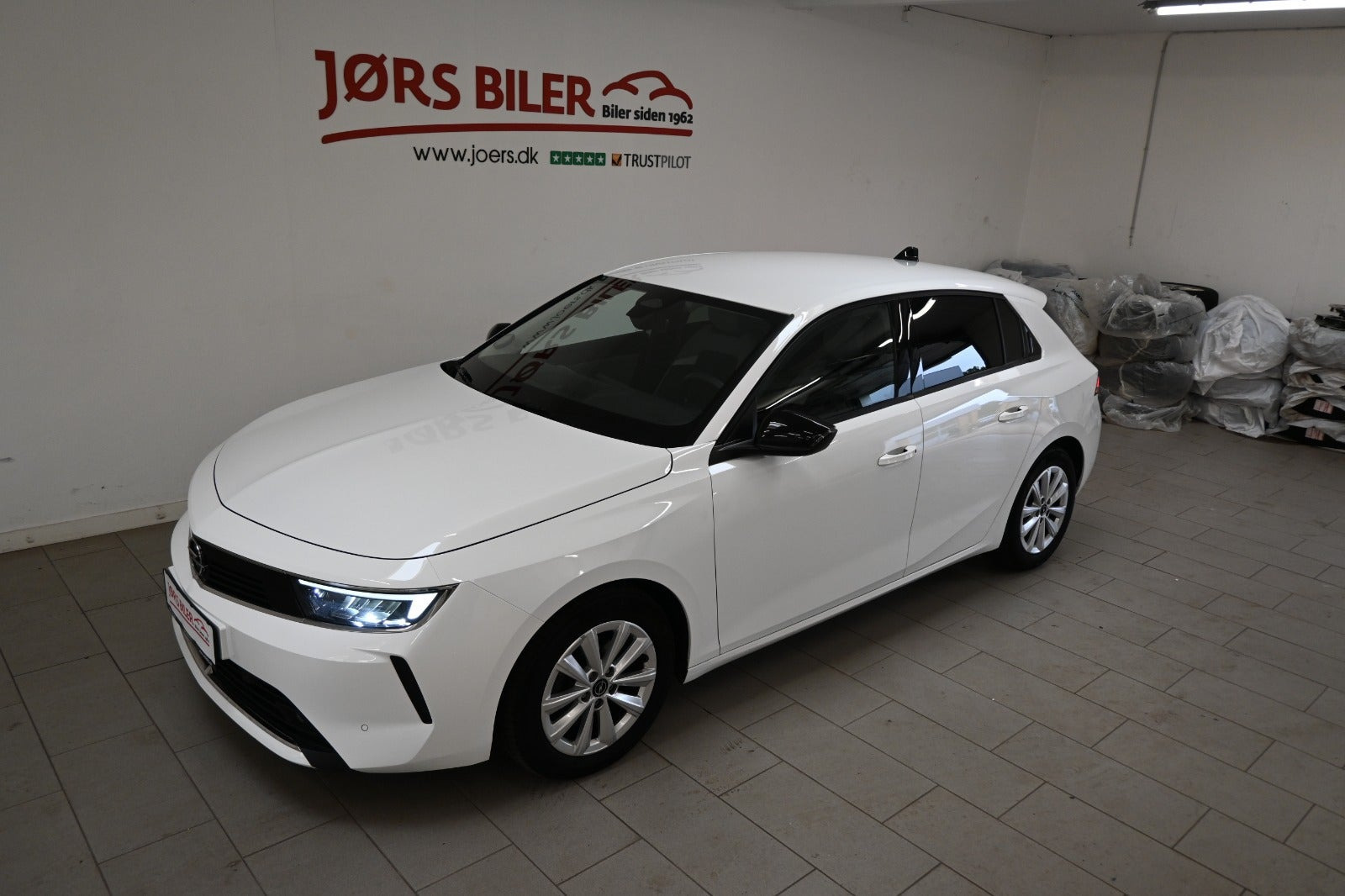 Hvid Opel Astra fra 2022