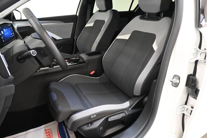 Hvid Opel Astra fra 2022