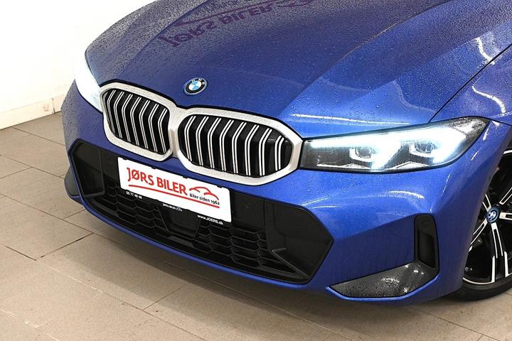 Blå BMW 320e fra 2024