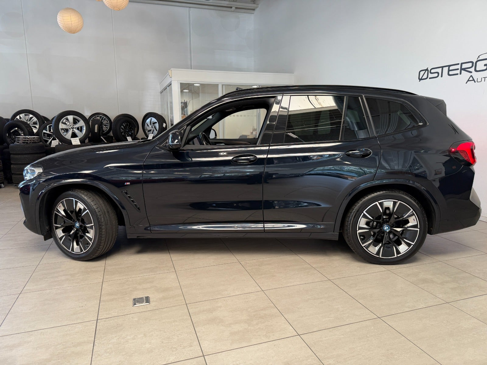 Sort BMW iX3 fra 2023