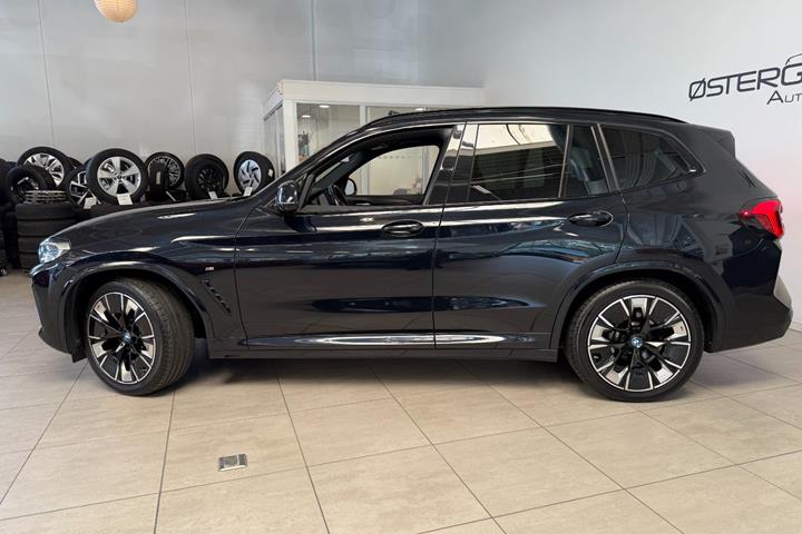 Sort BMW iX3 fra 2023