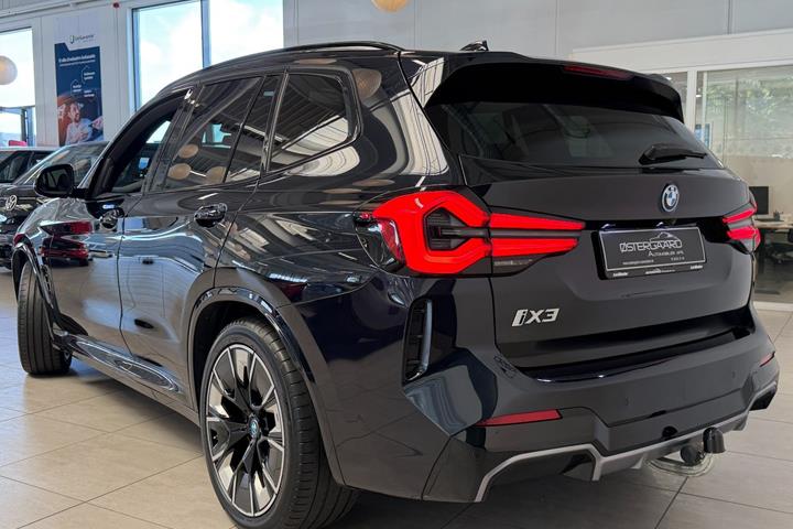 Sort BMW iX3 fra 2023