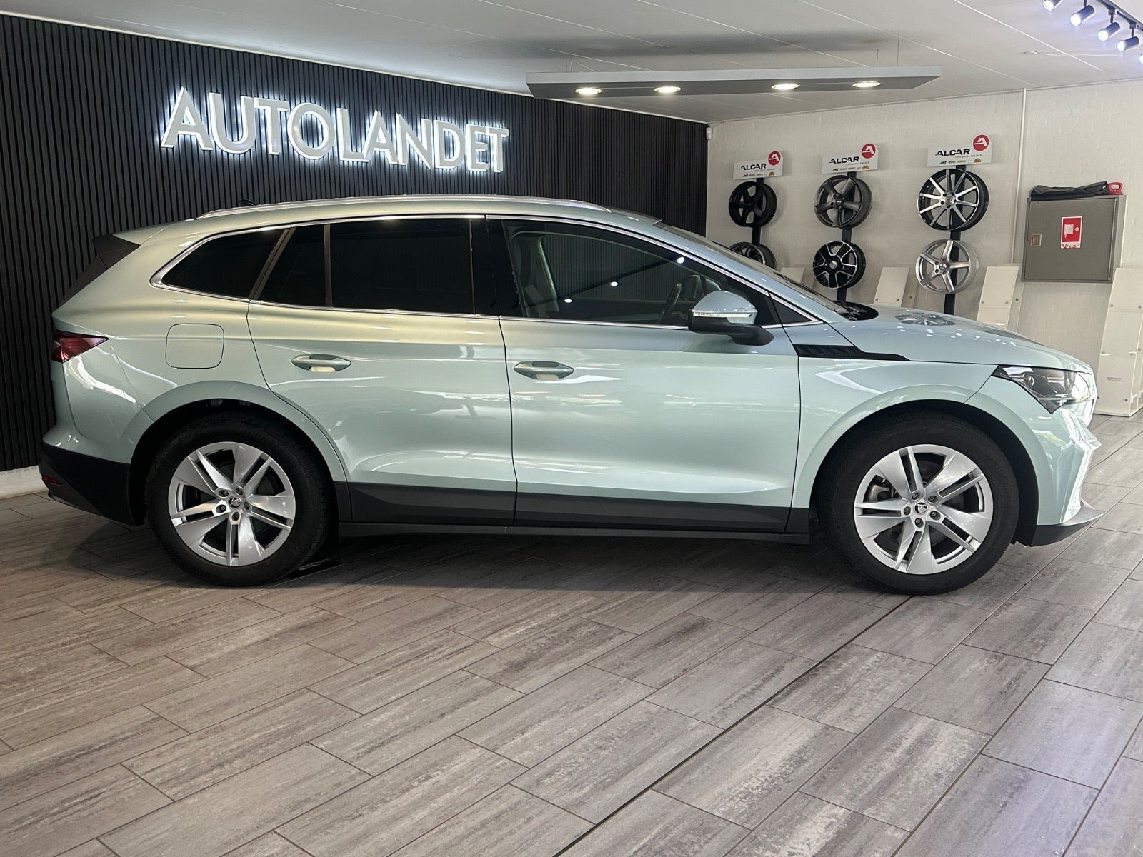 Blå Skoda Enyaq fra 2022