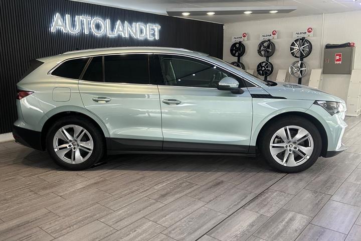 Blå Skoda Enyaq fra 2022