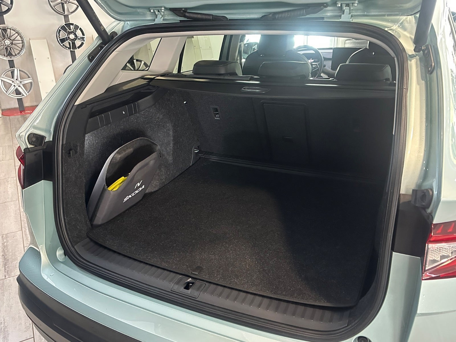 Blå Skoda Enyaq fra 2022