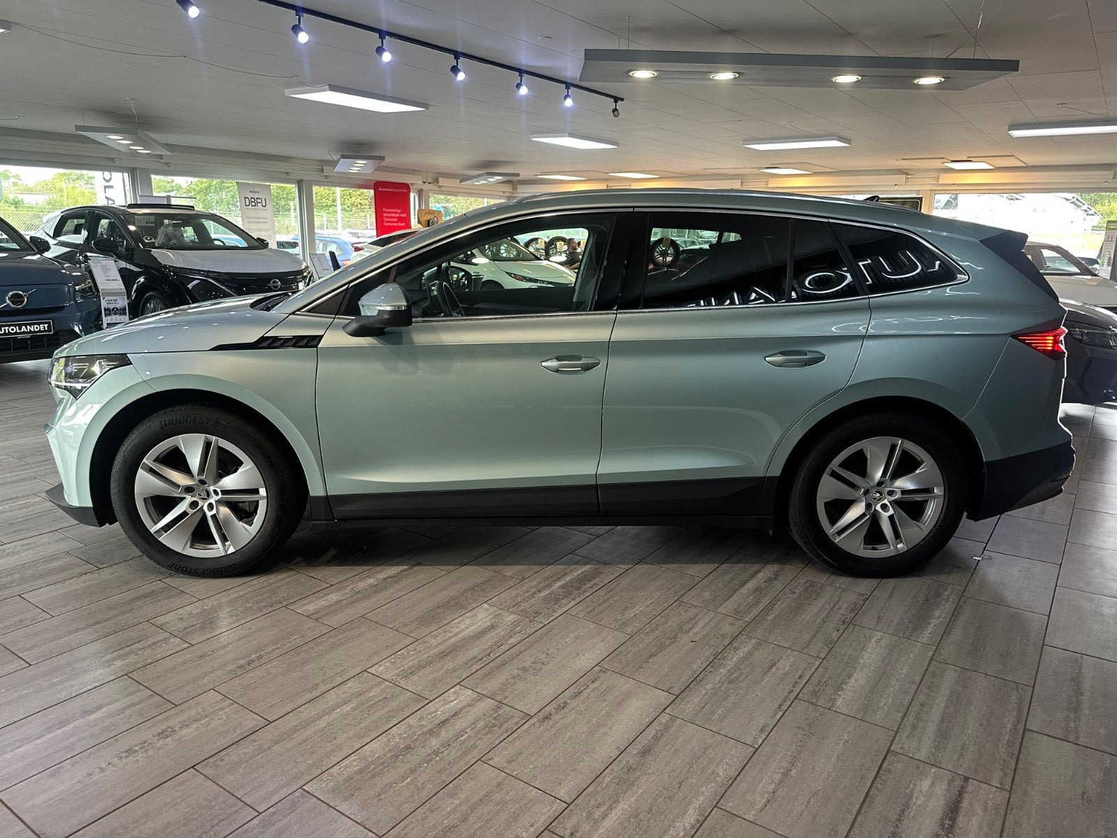 Blå Skoda Enyaq fra 2022