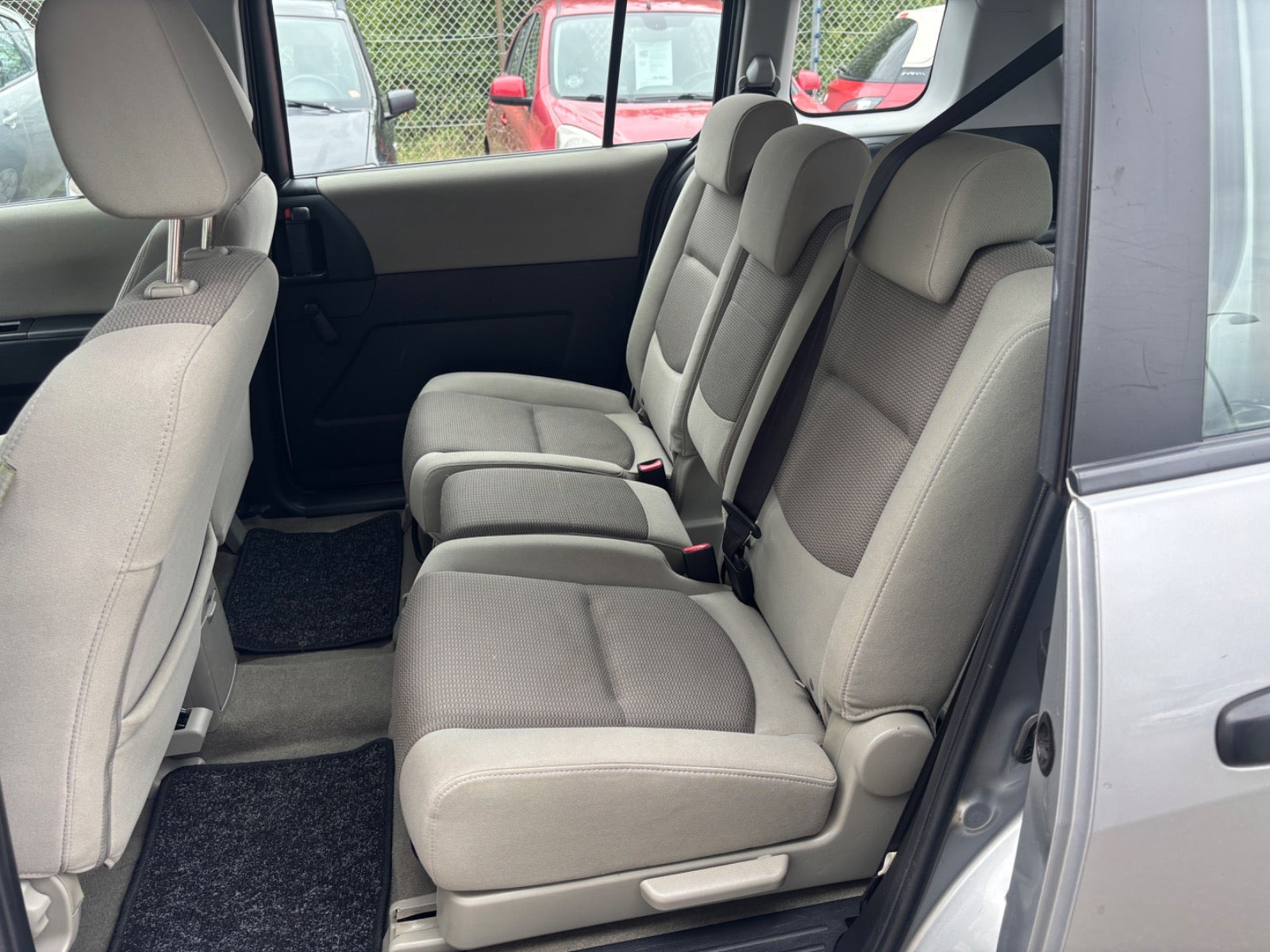 Sølv Mazda 5 fra 2008