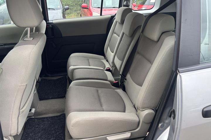 Sølv Mazda 5 fra 2008