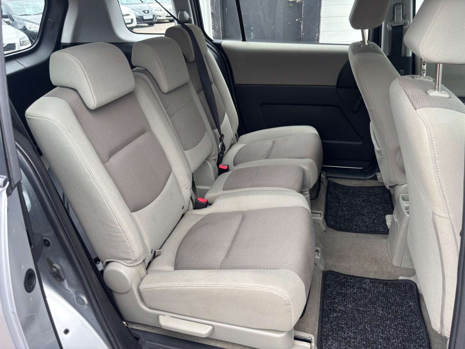Sølv Mazda 5 fra 2008