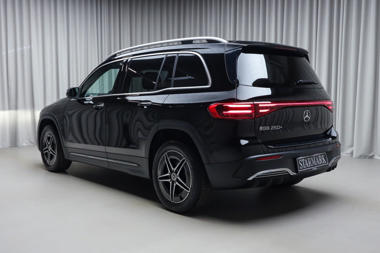 Sort Mercedes EQB250+ fra 2026