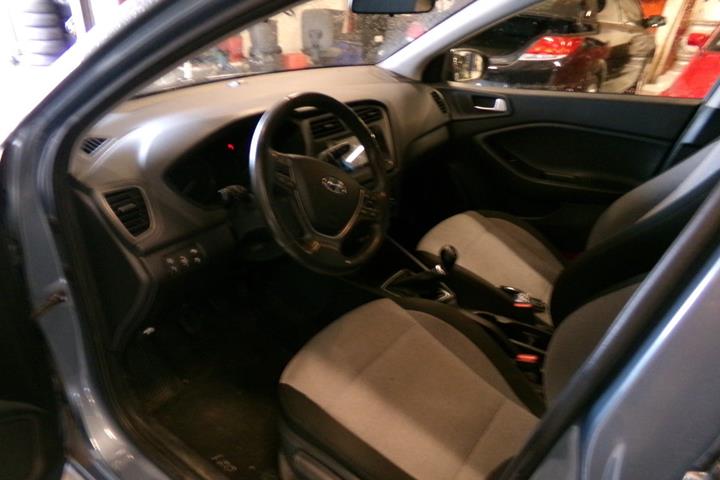 Blå Hyundai i20 fra 2017